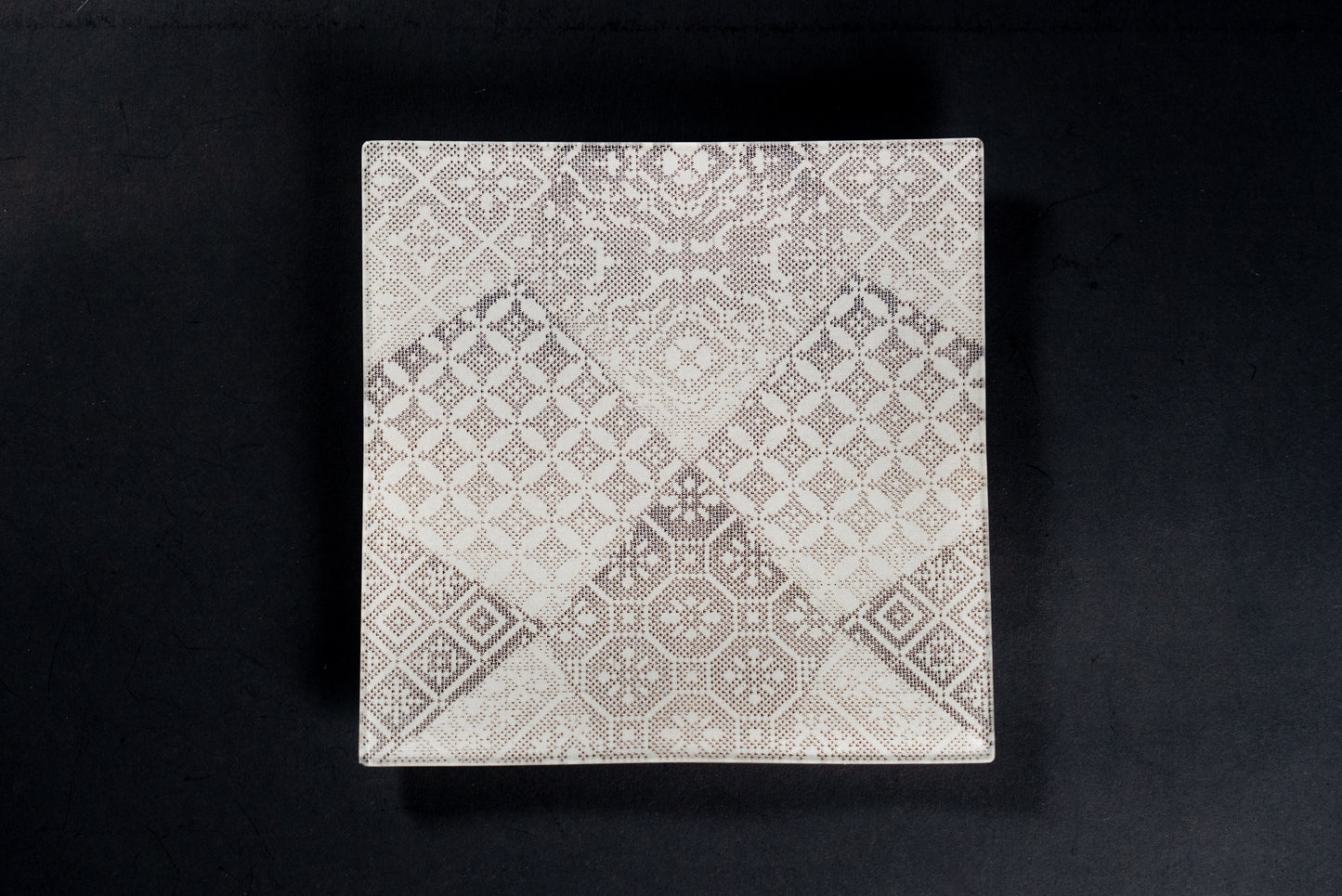 Oshima Tsumugi square plate 13cm checkered pattern