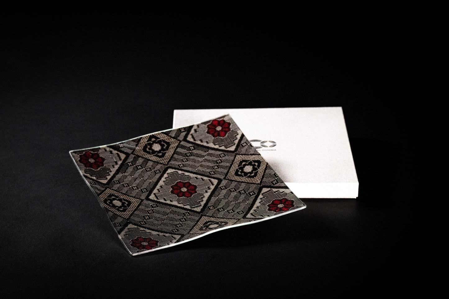 Oshima Tsumugi square plate 13cm antique pattern