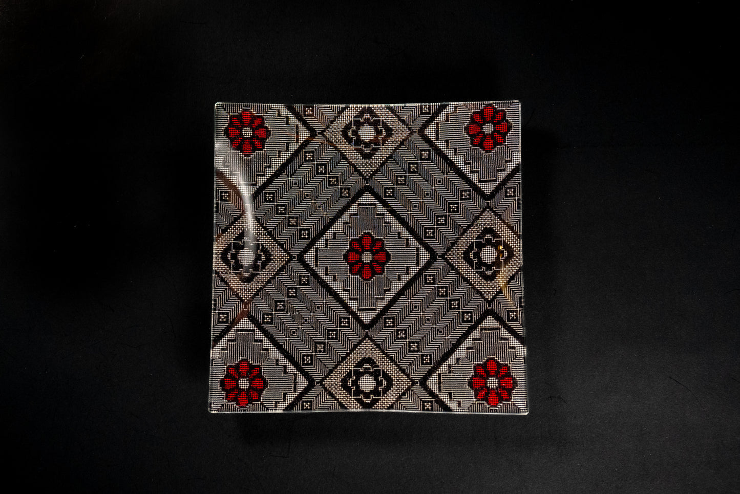 Oshima Tsumugi square plate 13cm antique pattern