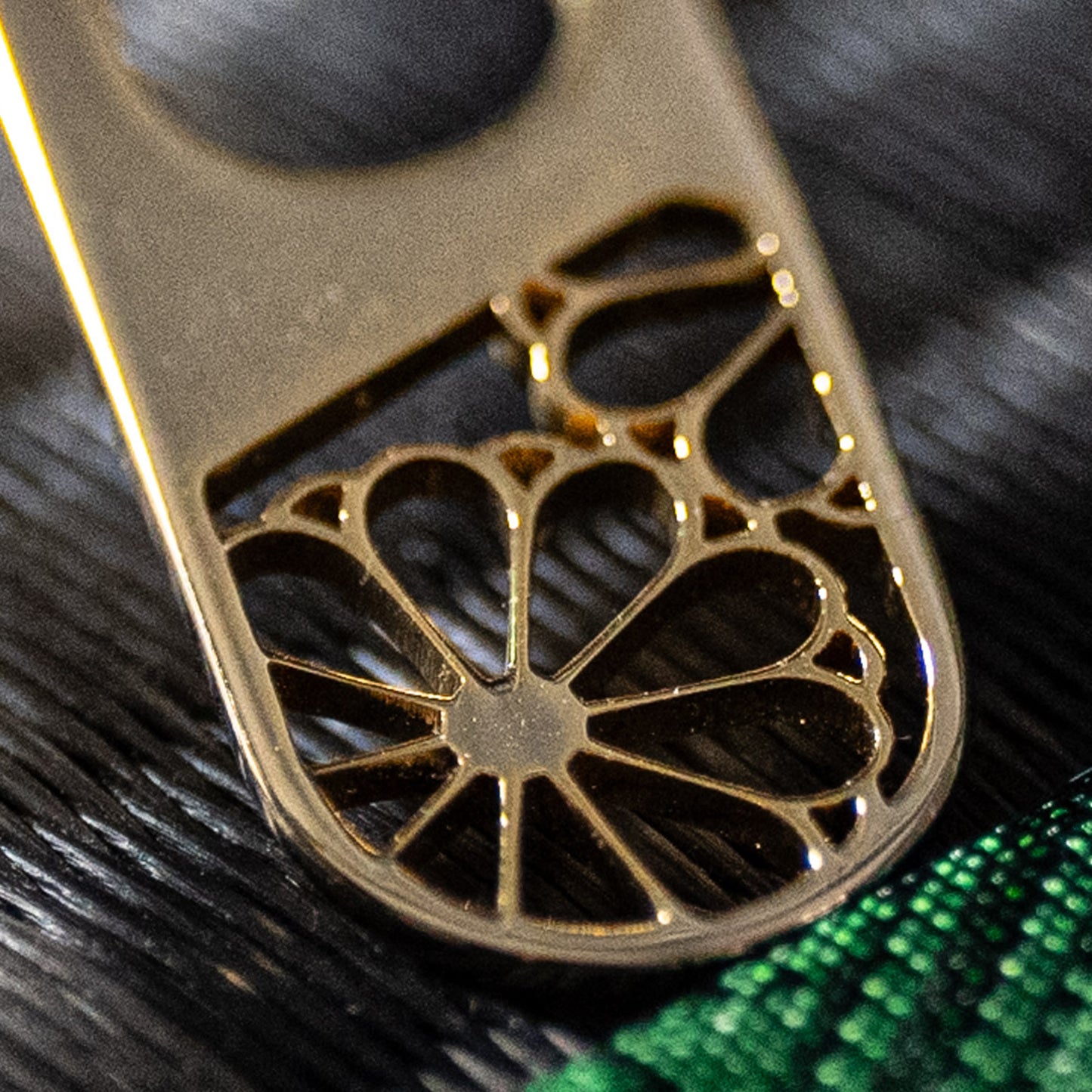 Hairpin (Chrysanthemum)