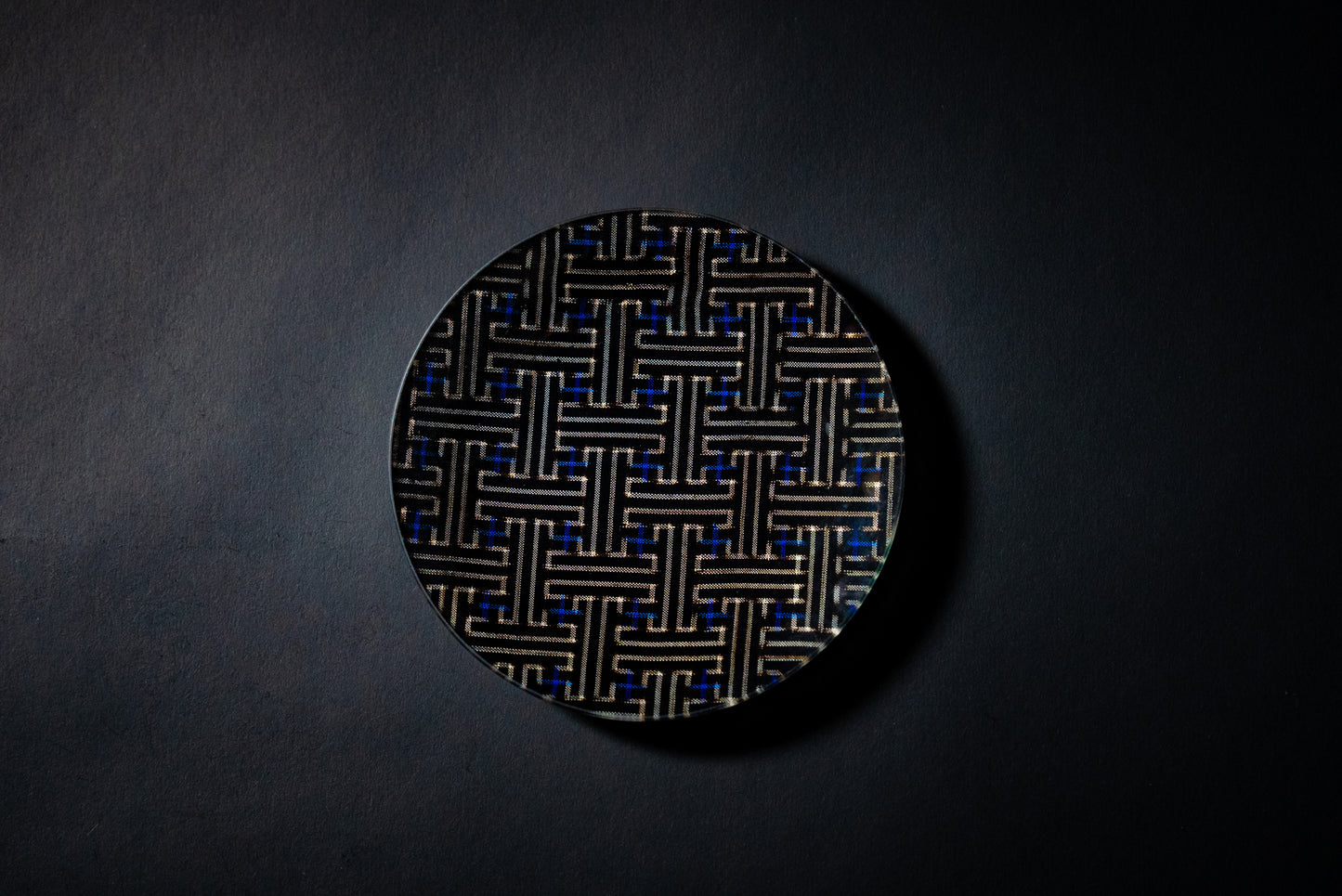 Oshima Tsumugi round plate 13cm antique pattern